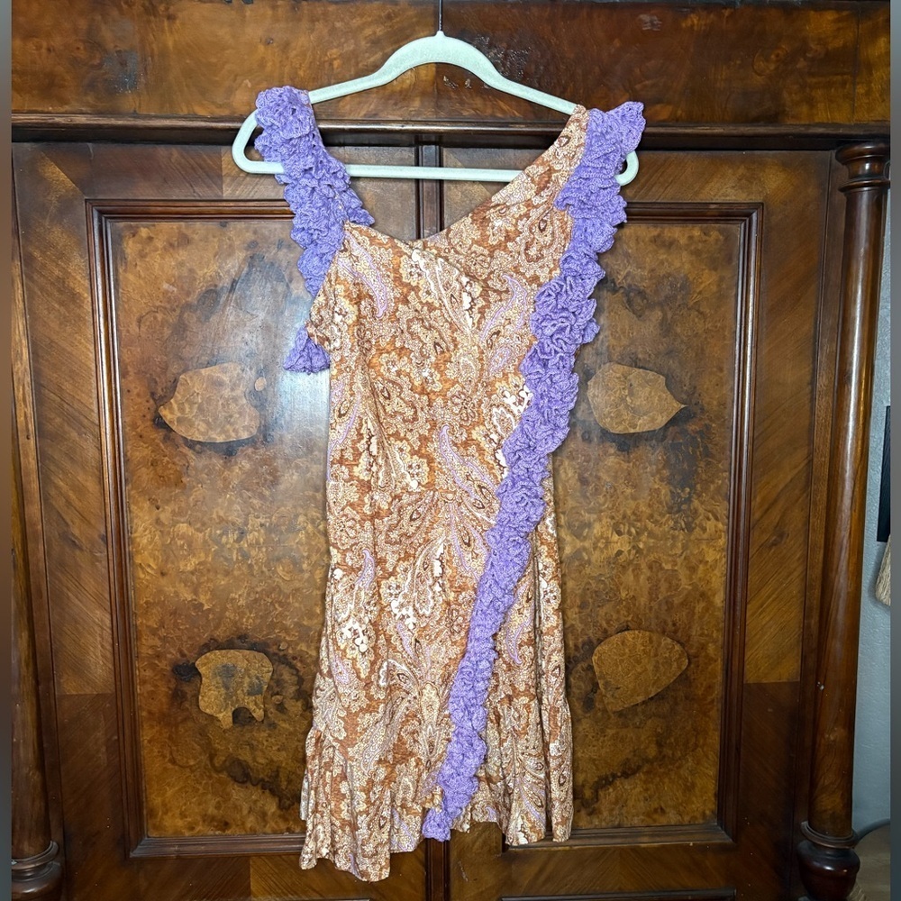 GUC Stella Pardo Paris- Paisley Print and Crochet Trimmed Ruffle Dress. Size S